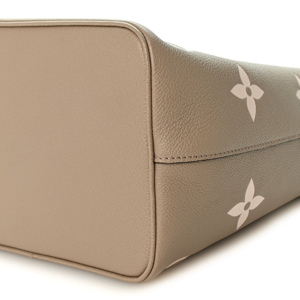 Empreinte Monogram Giant Neonoe Mm Tourt Handbag