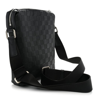 Damier Infini Discovery Messenger Bb Ony Handbag