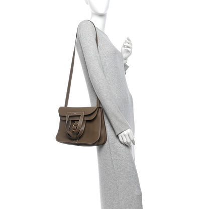 Taurillon Clemence Halzan 31 Gm Etoupe Handbag