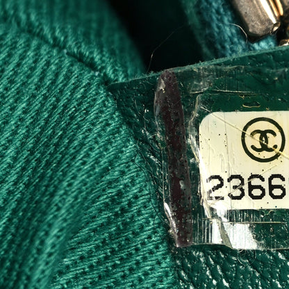 Small Quilted Caviar Flap Shoulder Bag - Green