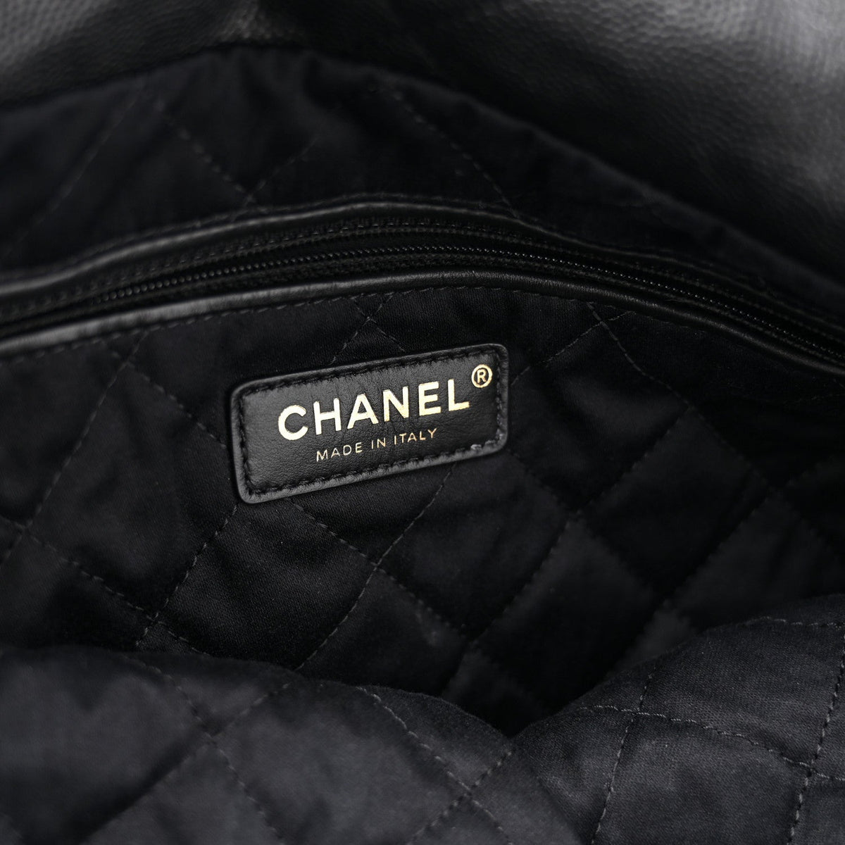 Small Quilted Caviar Handbag - Black