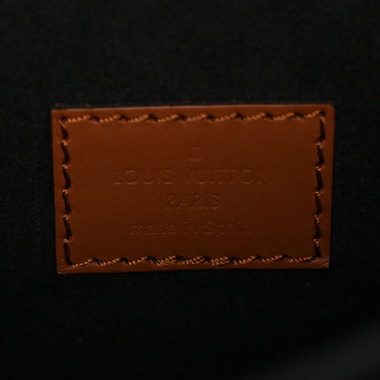 Reverse Monogram Dauphine Mm Handbag