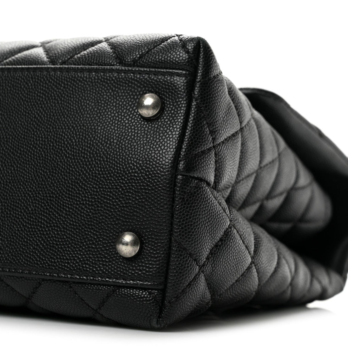 Medium Quilted Caviar Flap Shoulder Bag - Black