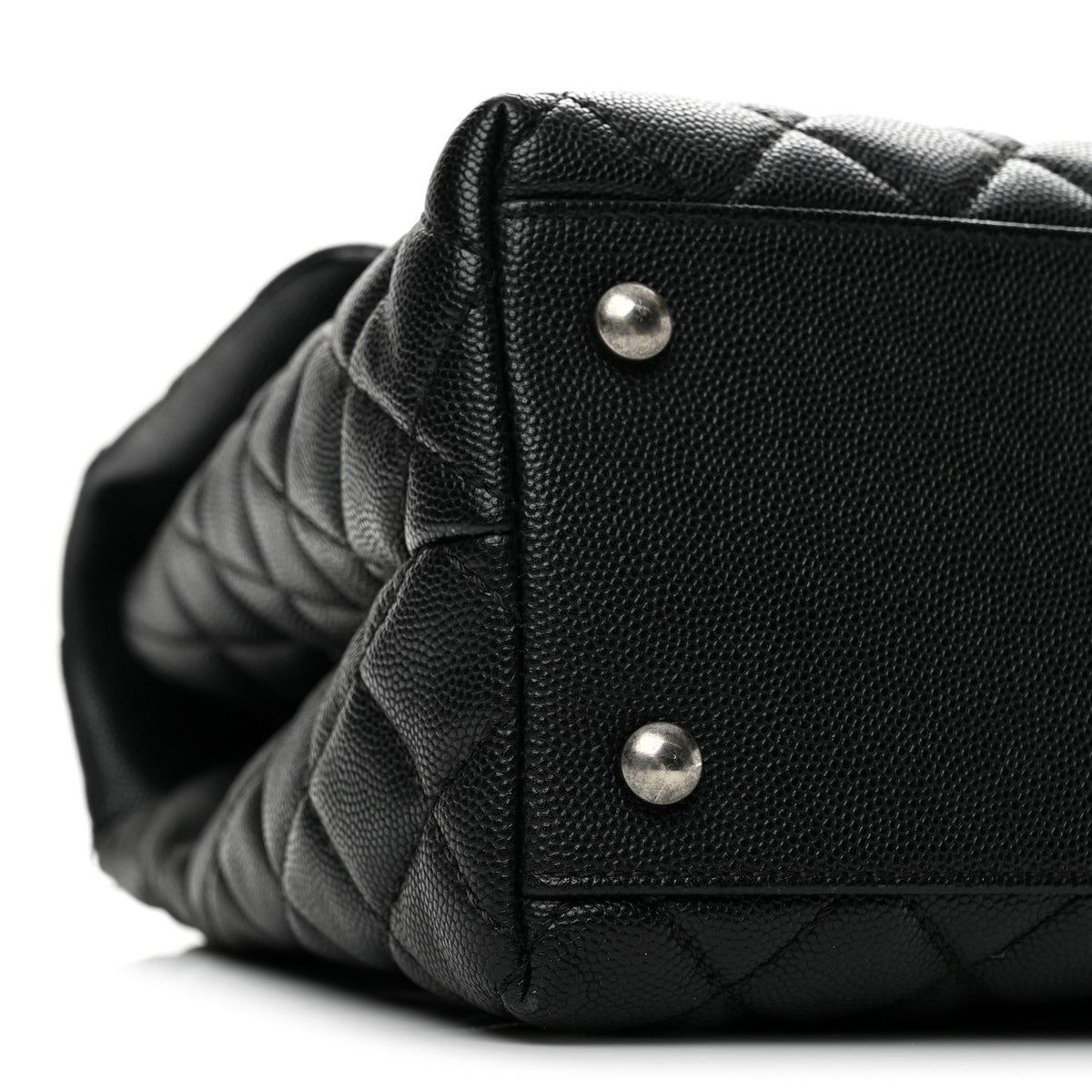 Medium Quilted Caviar Flap Shoulder Bag - Black