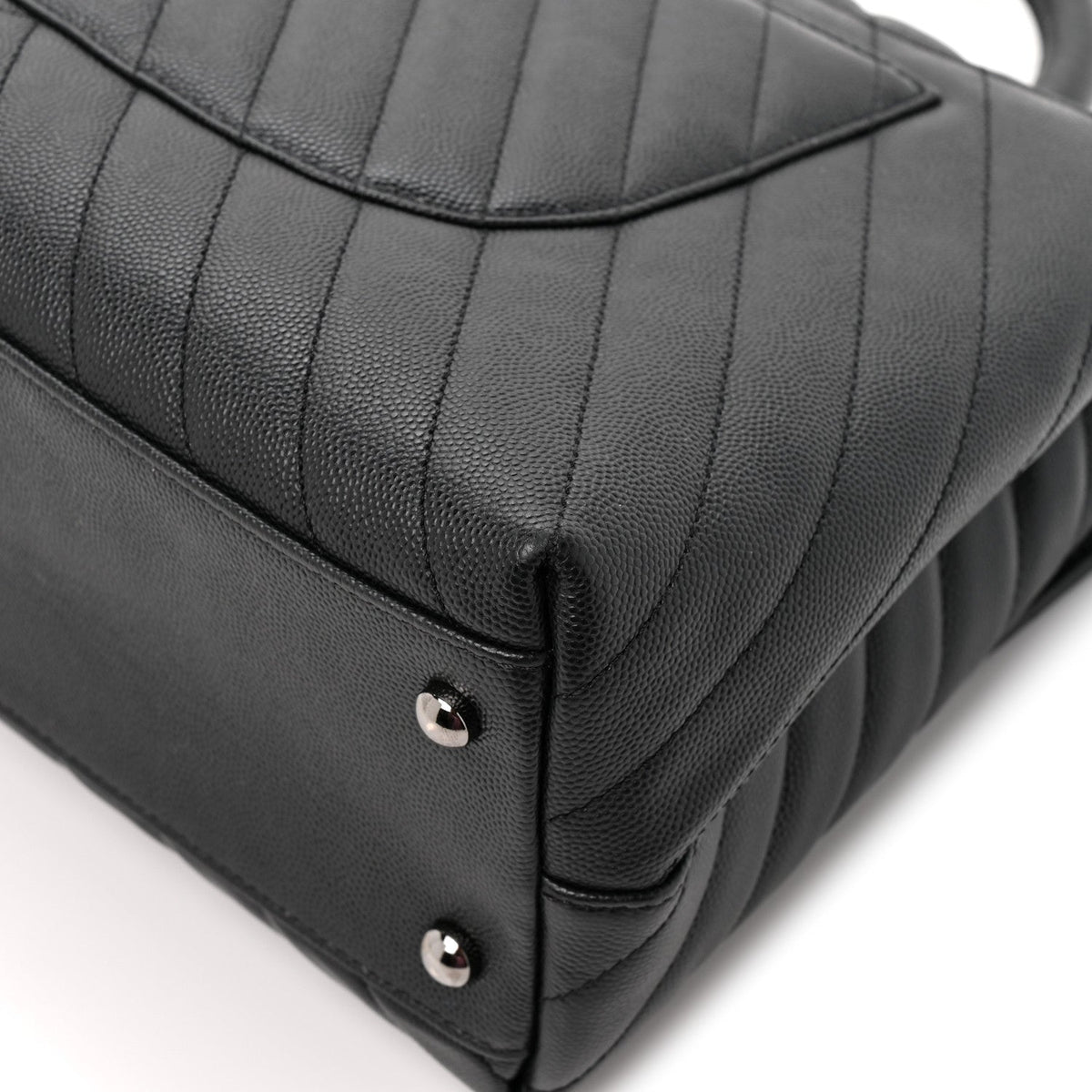 Medium Quilted Caviar Flap Shoulder Bag - Black