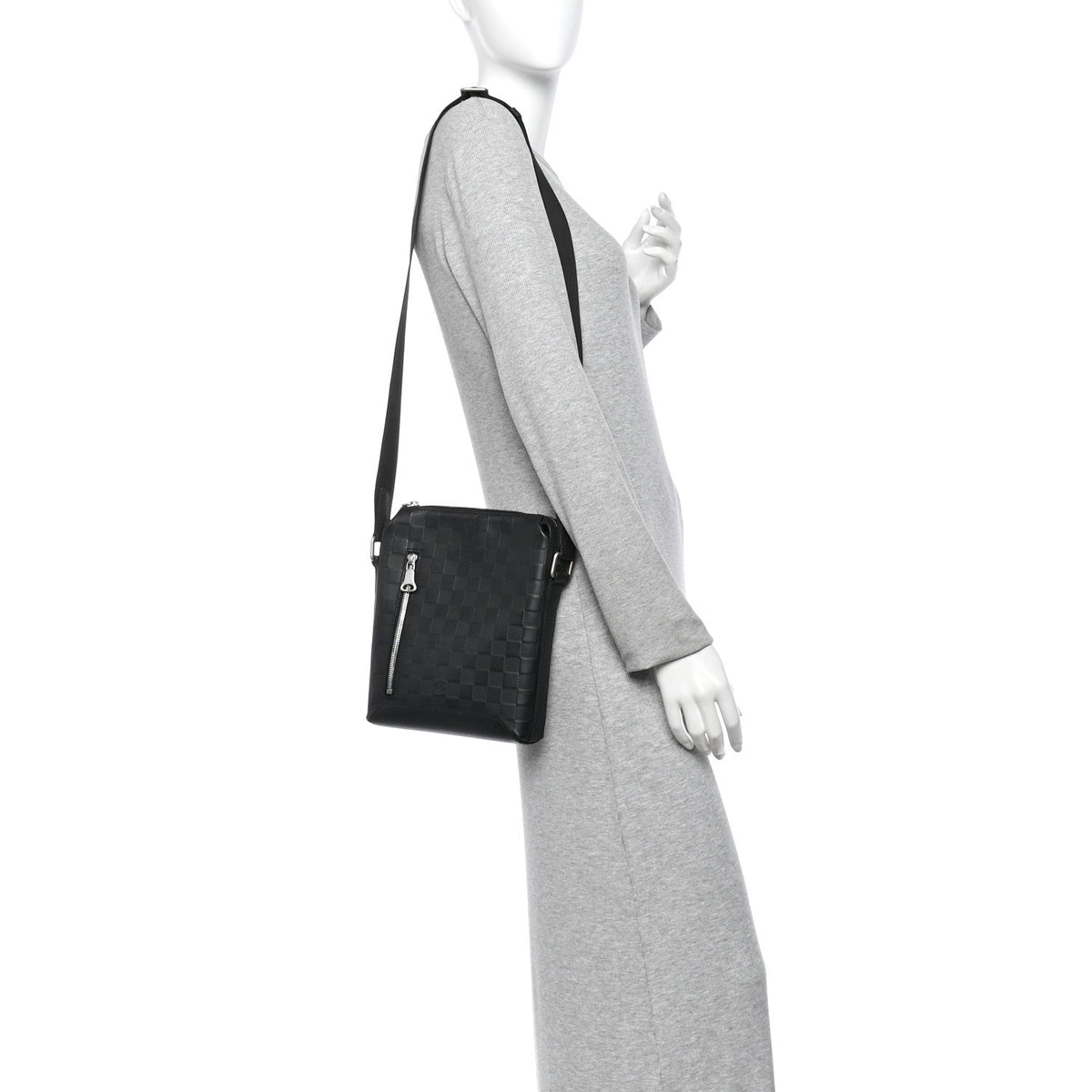 Damier Infini Discovery Messenger Bb Ony Handbag
