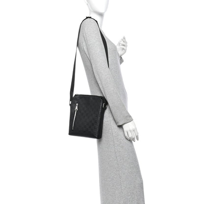 Damier Infini Discovery Messenger Bb Ony Handbag
