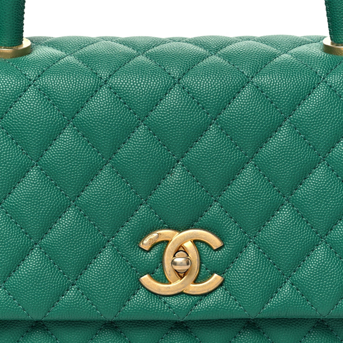 Small Quilted Caviar Flap Shoulder Bag - Green