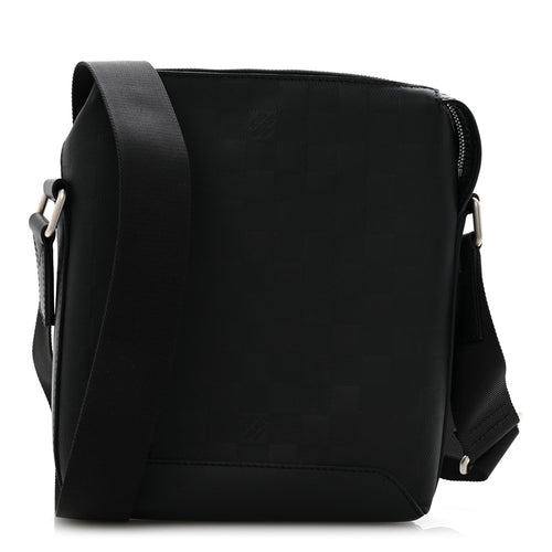 Damier Infini Discovery Messenger Bb Ony Handbag