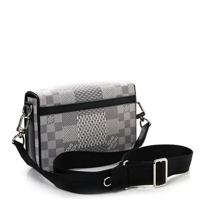 Damier Graphite 3D Studio Messenger Anta Handbag