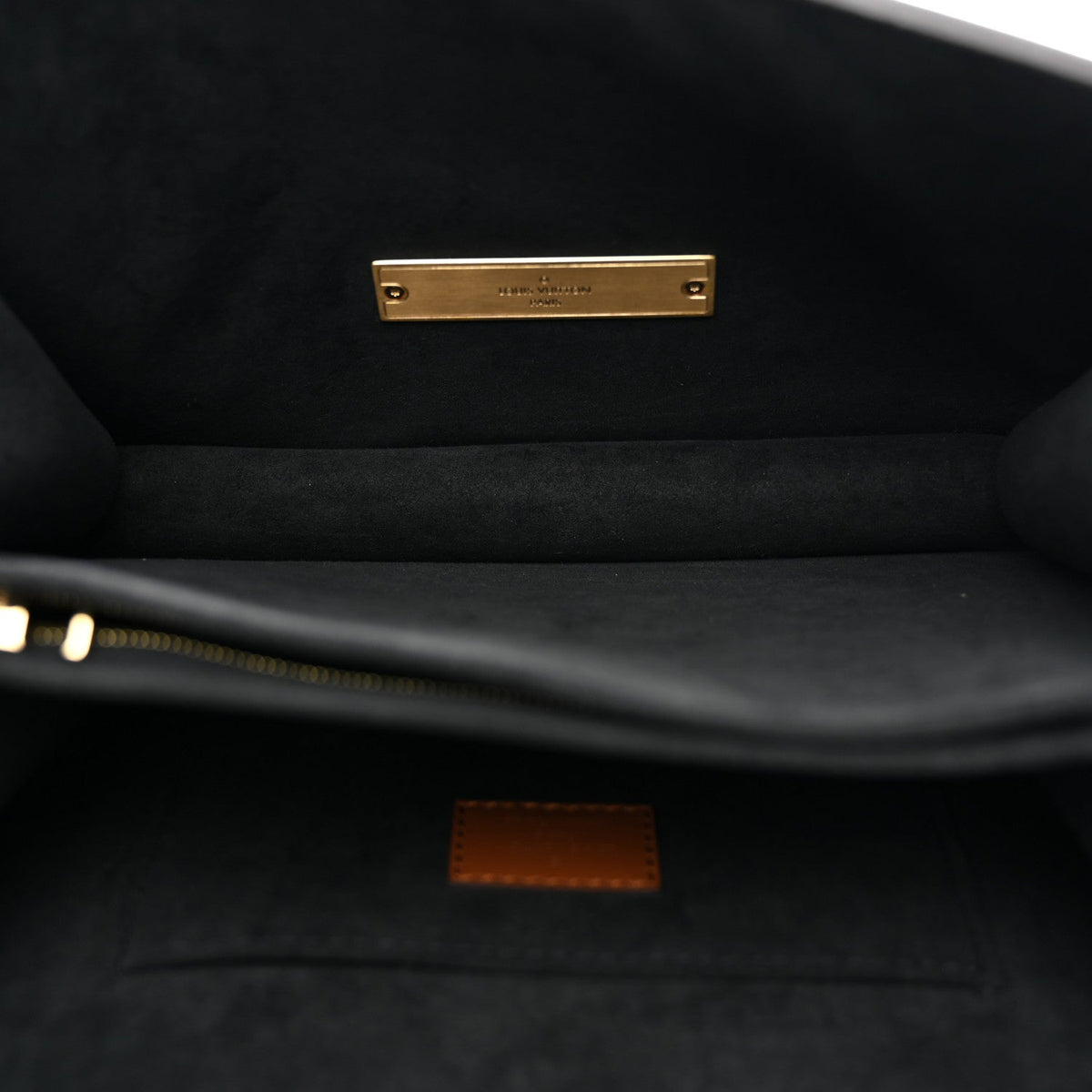 Reverse Monogram Dauphine Mm Handbag
