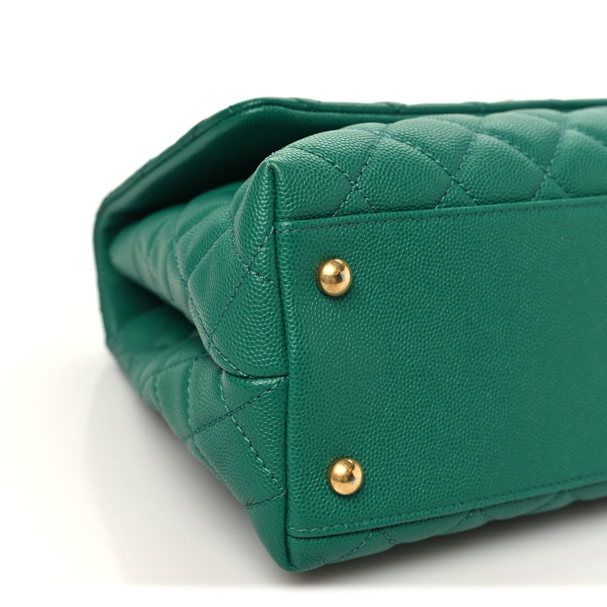 Small Quilted Caviar Flap Shoulder Bag - Green