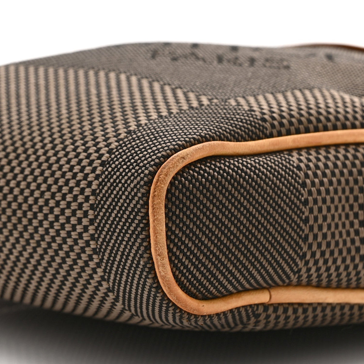 Damier Geant Citadin Messenger Terre Handbag