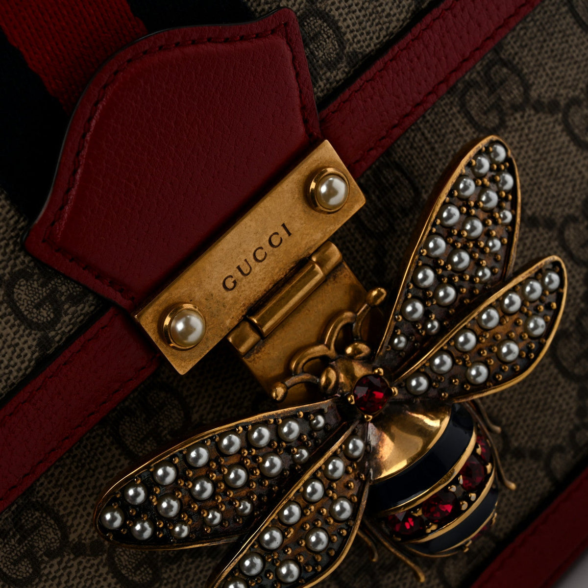 Medium Shoulder Bag - Red