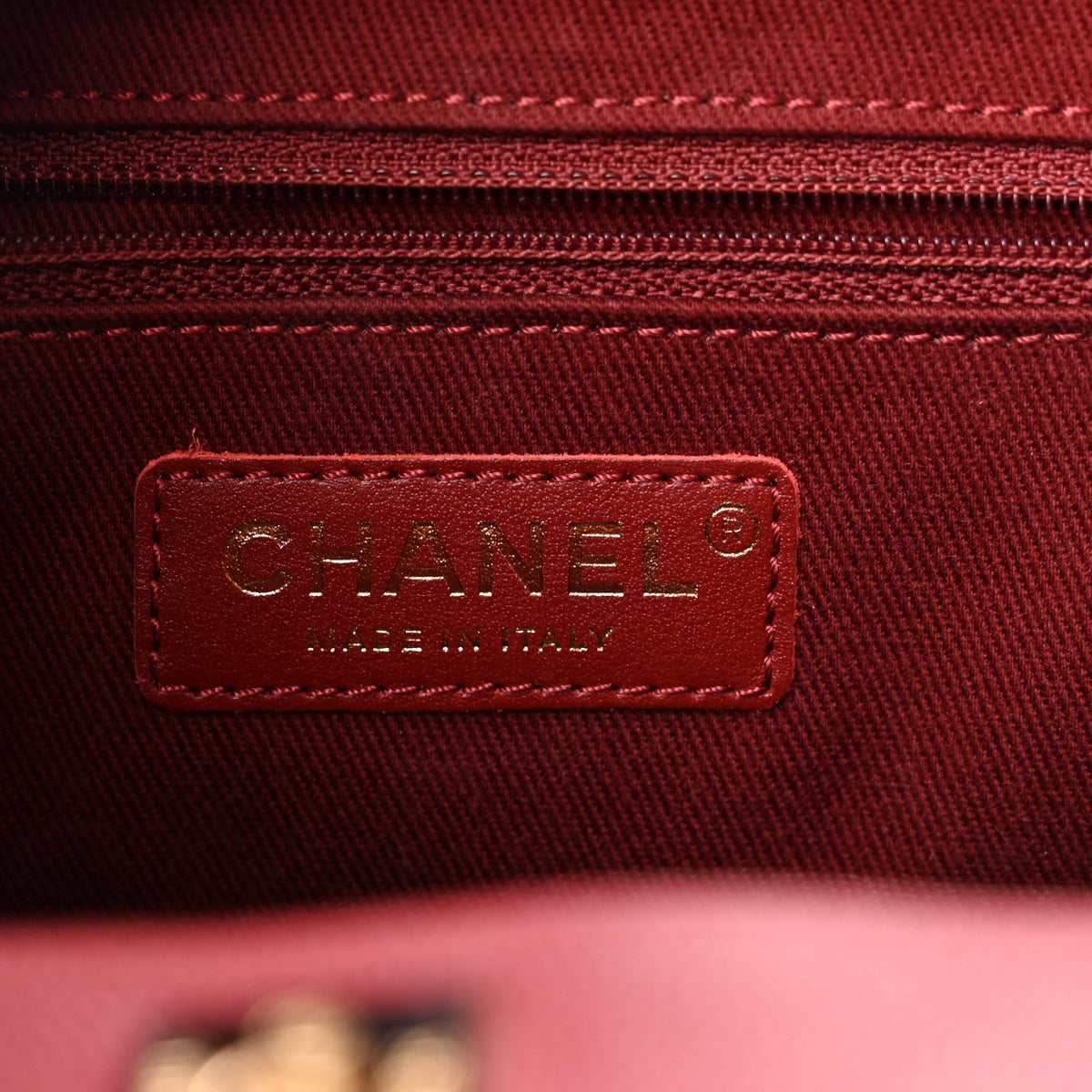 Small Quilted Caviar Handbag - Red