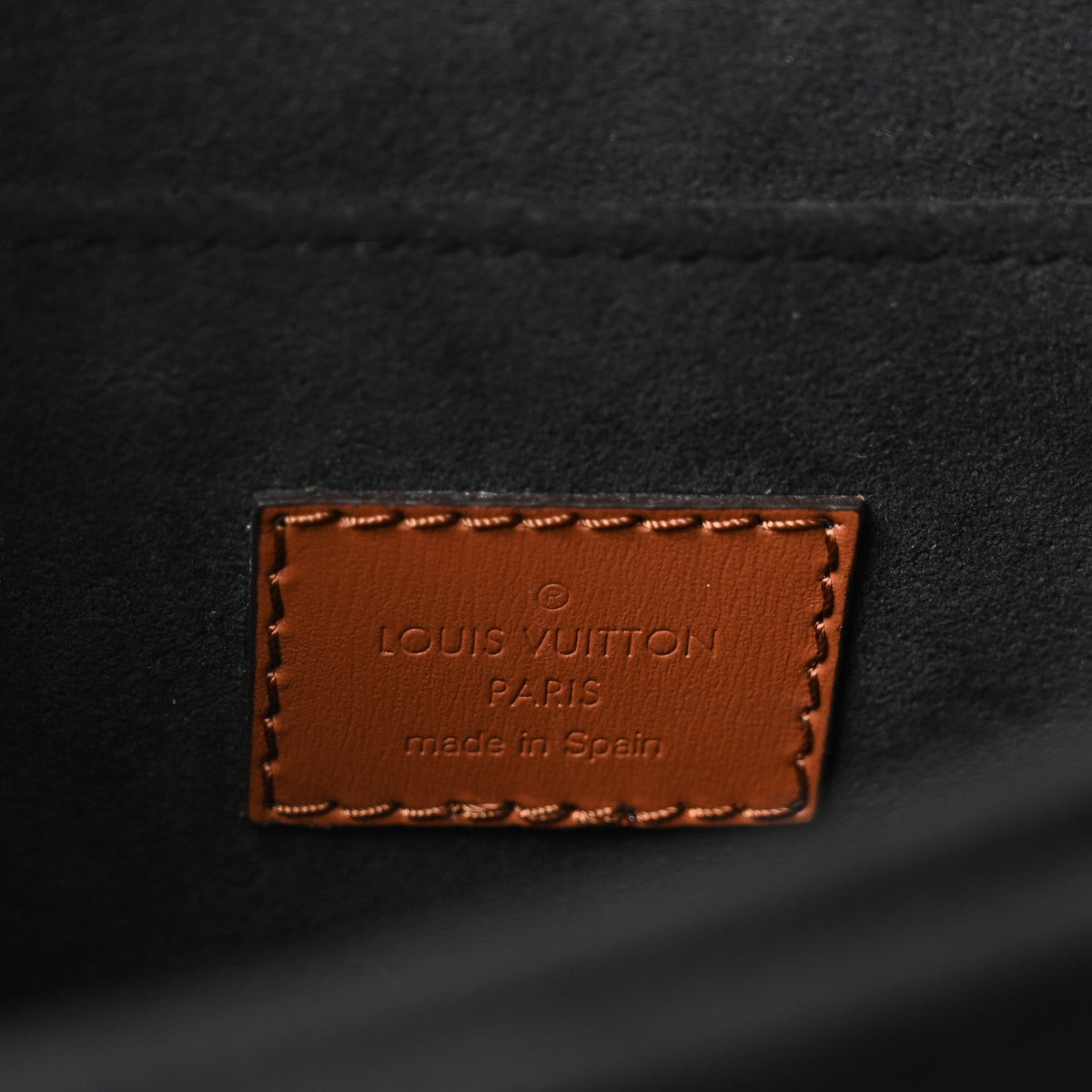 Reverse Monogram Dauphine Mm Handbag