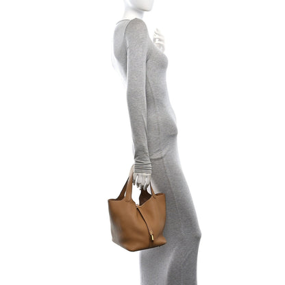 Taurillon Clemence Picotin Lock Mm Biscu Handbag