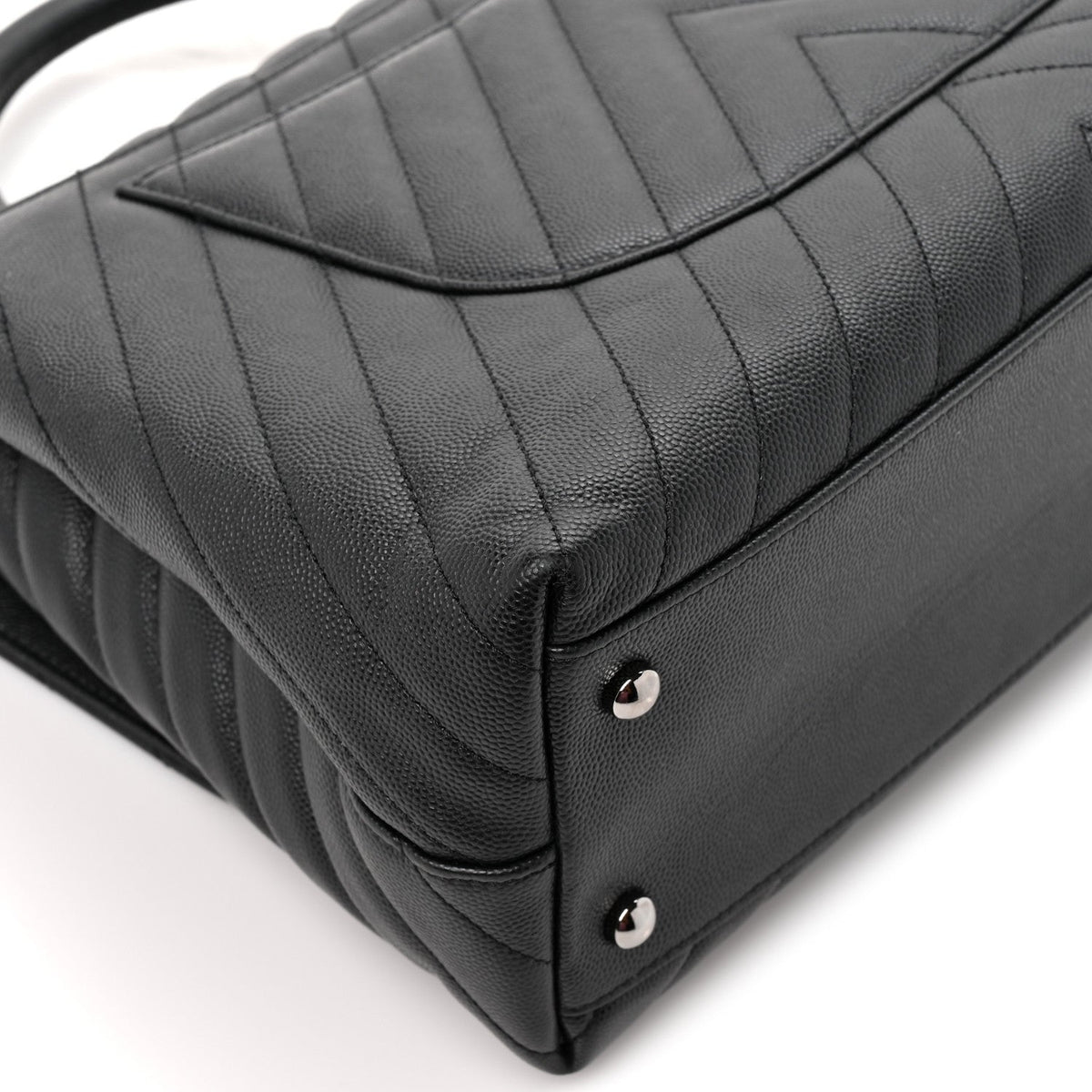 Medium Quilted Caviar Flap Shoulder Bag - Black