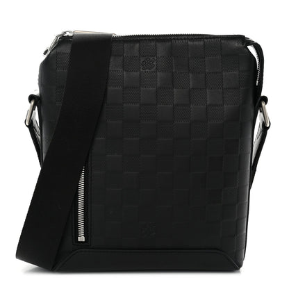 Damier Infini Discovery Messenger Bb Ony Handbag