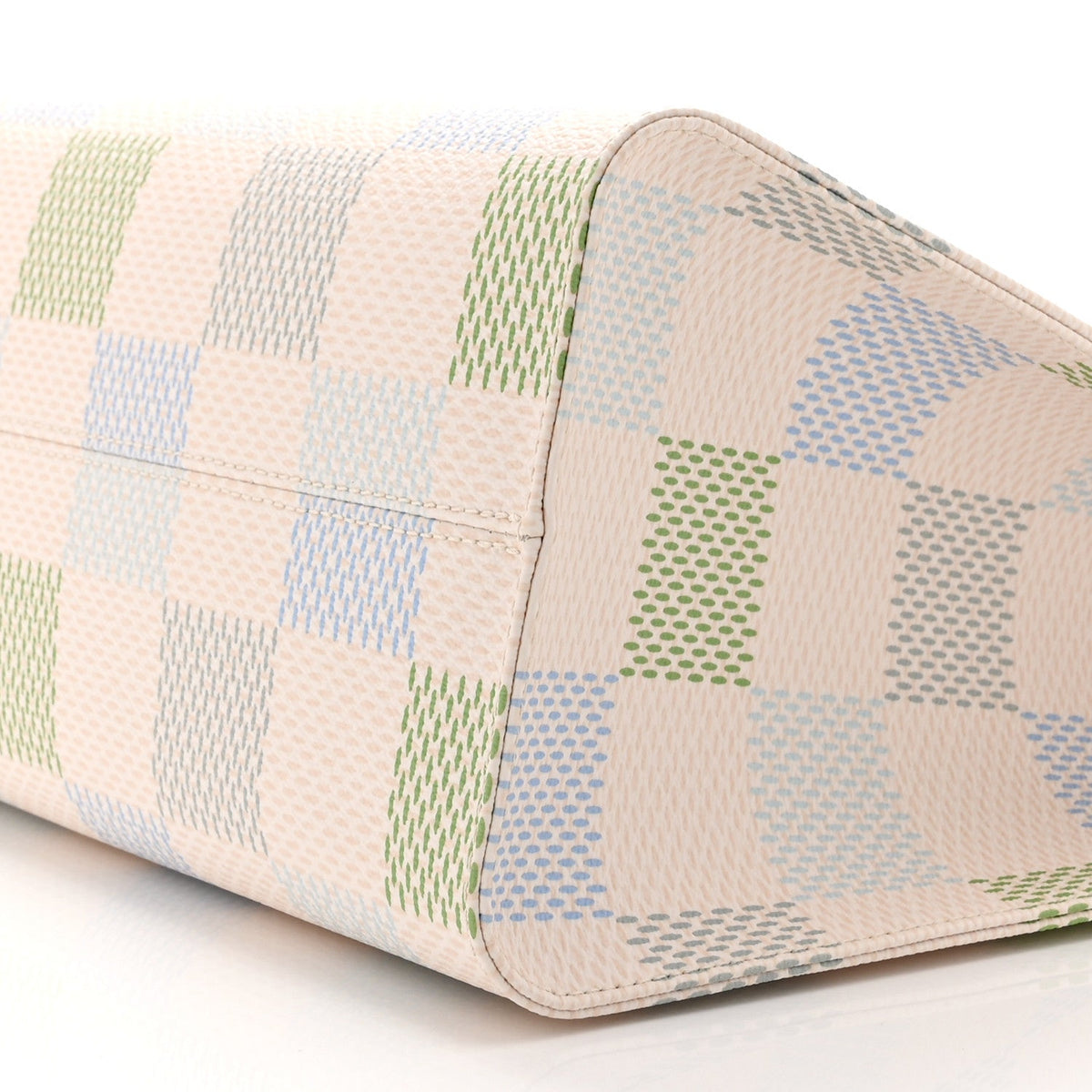 Damier Giant Onthego Mm Pistachio Handbag