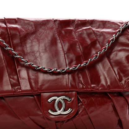 Maxi Calfskin Flap Shoulder Bag - Red