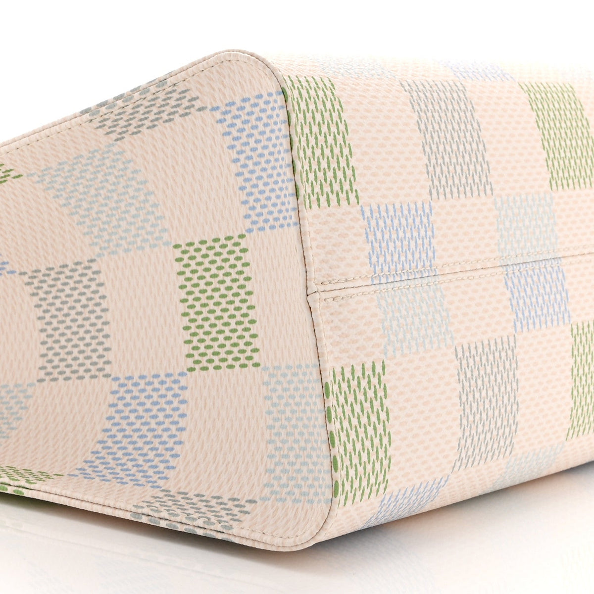 Damier Giant Onthego Mm Pistachio Handbag