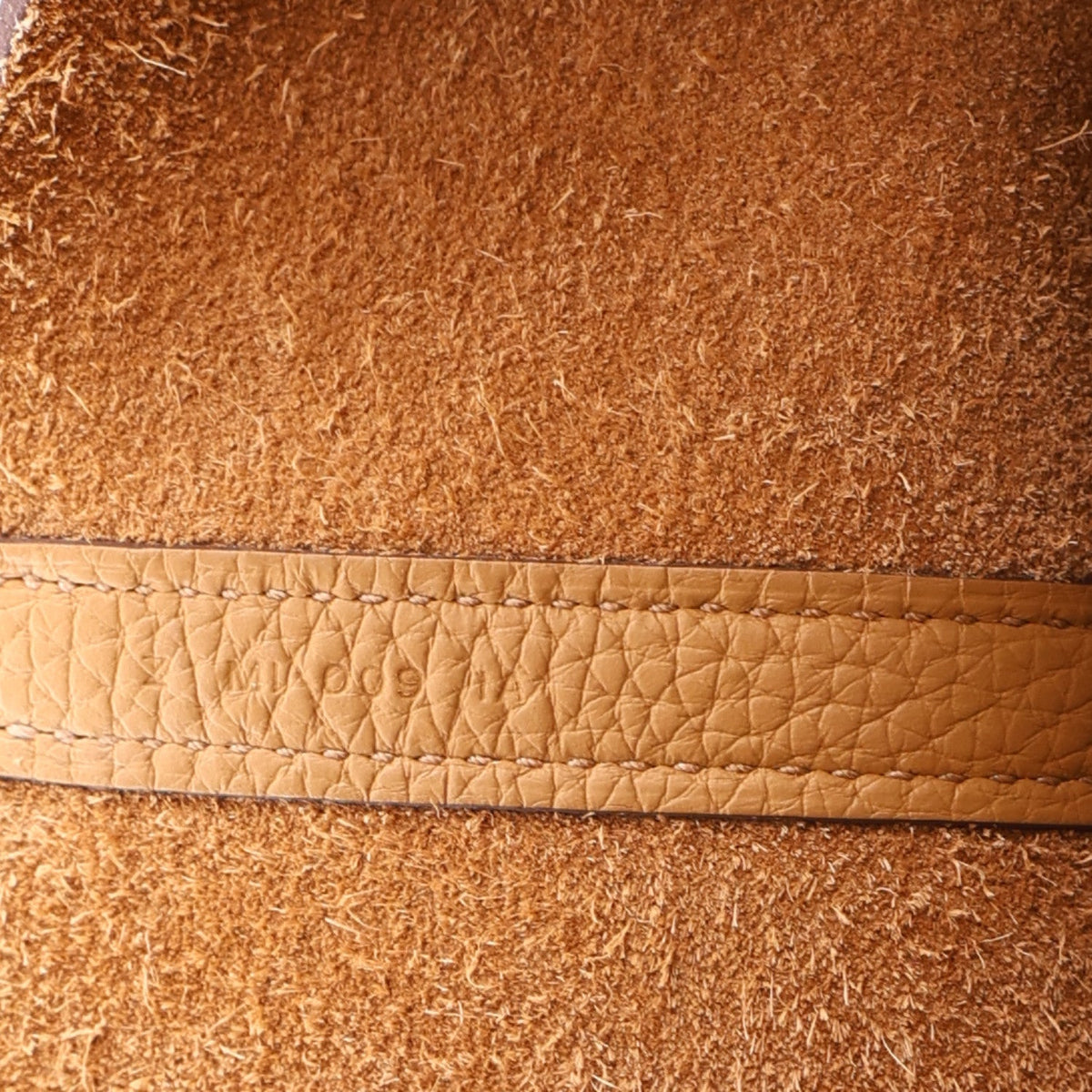Taurillon Clemence Picotin Lock Mm Biscu Handbag
