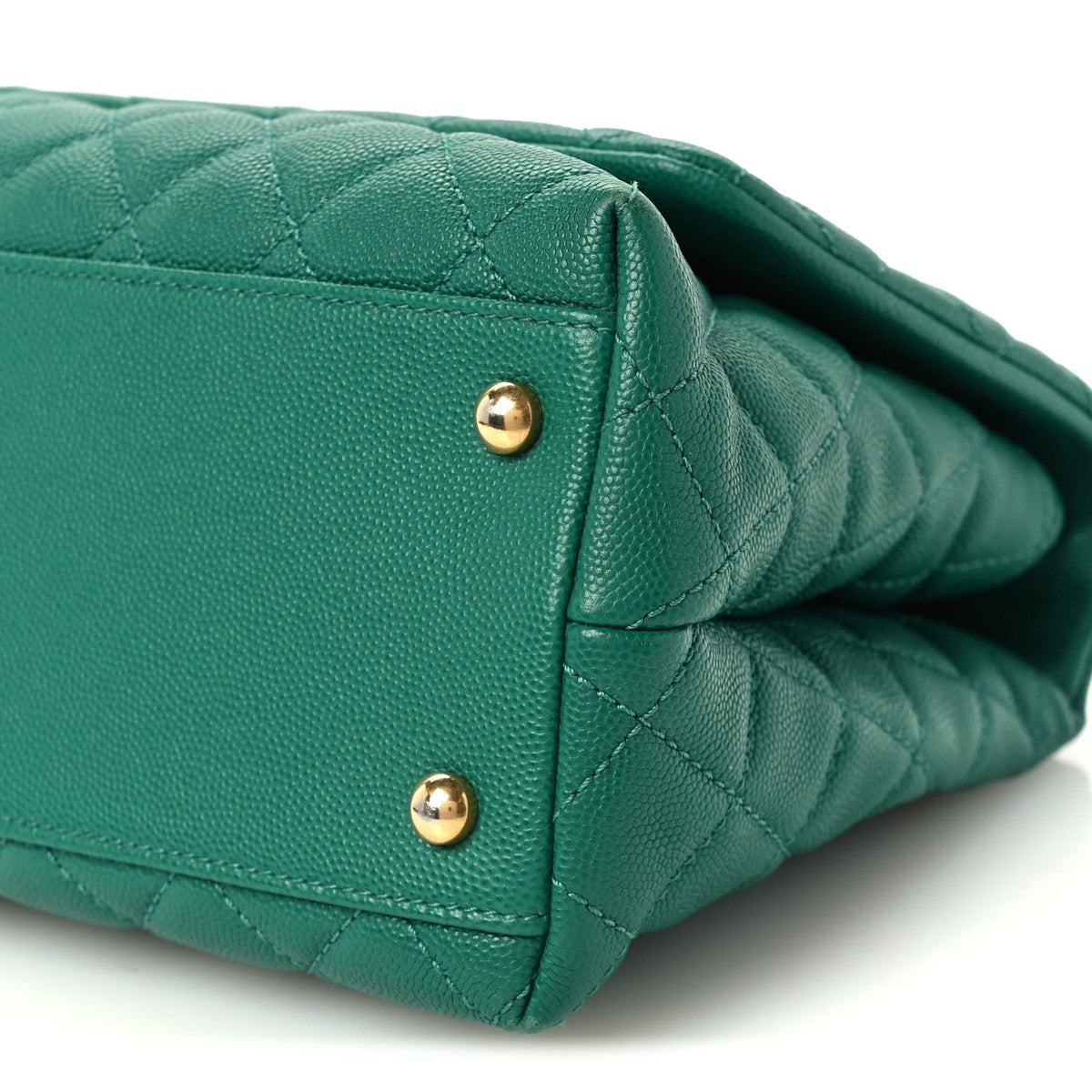 Small Quilted Caviar Flap Shoulder Bag - Green