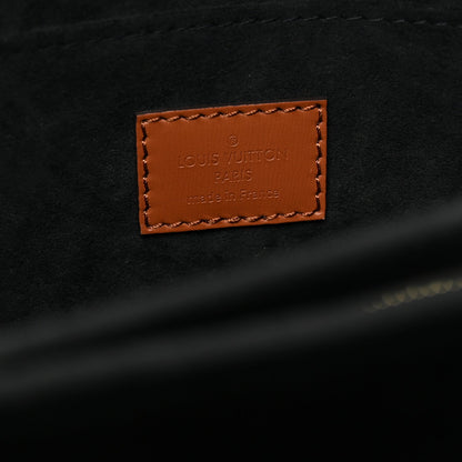 Reverse Monogram Dauphine Mm Handbag