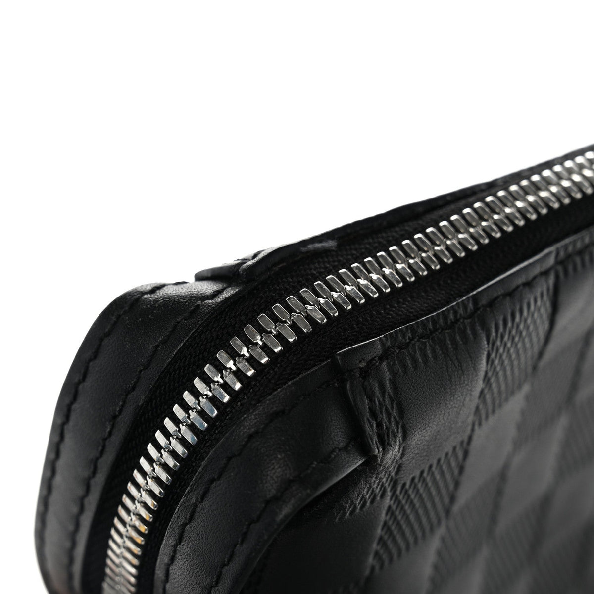 Damier Infini Discovery Messenger Bb Ony Handbag