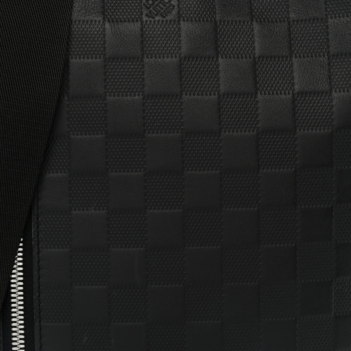 Damier Infini Discovery Messenger Bb Ony Handbag